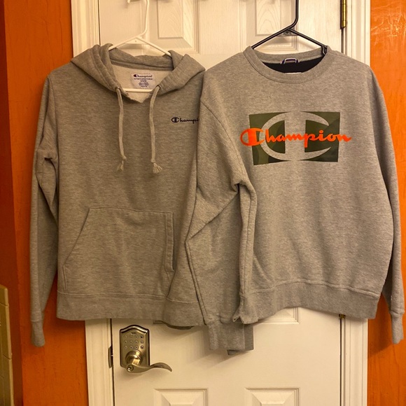 Two Champion sweatshirts size medium - Picture 1 of 3